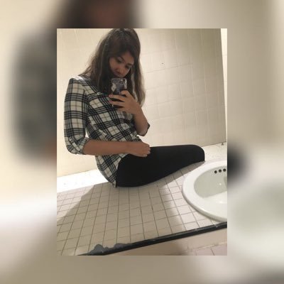 AloRomero24's profile picture. I’ll be your gravity you be my oxigen