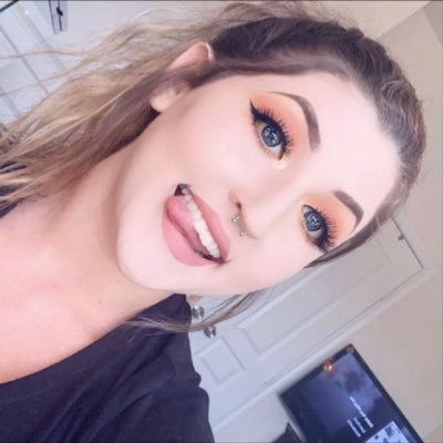your favorite gamer girl❤️💕 Buy my premium Snapchat 😍💕