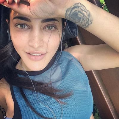 Are you a fan of the girl in our DP?⇧
Then, you've landed in the RIGHT spot✌
Hit the follow & get to know the latest about @shrutihaasan ♡ #JoinTheCraze