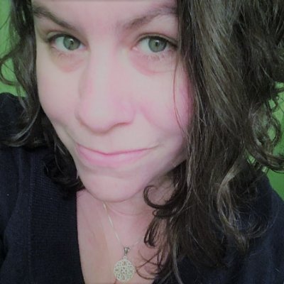 heatherstegelin's profile picture. A girl who reads. And writes. And apparently tweets.
