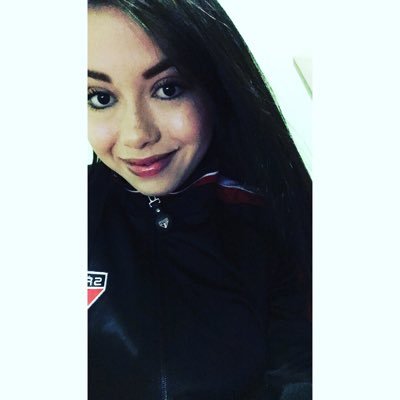 A luz que me guia é bem mais forte do que os olhos que me cercam. Amém 🙏🏻