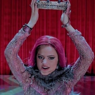 mulierbellum's profile picture. ⠀⠀‘ﾟ𝘠𝘰𝘶’𝘥 𝘳𝘦𝘢𝘭𝘭𝘺 𝘳𝘢𝘵𝘩𝘦𝘳 𝘩𝘢𝘷𝘦 𝘢 𝘝𝘒 𝘰𝘯 𝘵𝘩𝘦 𝘵𝘩𝘳𝘰𝘯𝘦 𝘵𝘩𝘢𝘯 𝘮𝘦?⠀|⠀OF SLEEPING BEAUTY AND PRINCE PHILLIP.