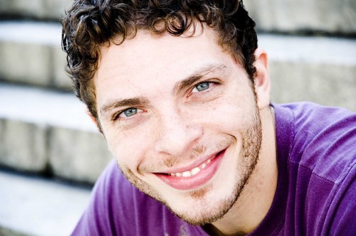 Compositor, Cantor, Violonista, (Sempre) Sorridente, Ansioso, Corajoso, Apaixonado. Desorganizado!! Áries-ascendente-em-Gêmeos-lua-em-Libra.