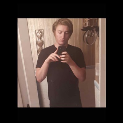 tux330's profile picture. dad went to the store 26 years ago... and came back with some nutritious delicious milk and cigarettes!!!! but that was last week🤔