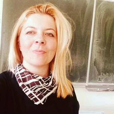 Cijele noći lutam ulicama pustim
⚒️ Šta je ljudi, hoćete tvita...Ministarka rudarstva u tviter vladi.