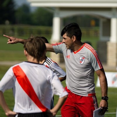 Jugué en Cipoletti, River, CASLA, Racing, Pachuca, Santos Laguna, Rayados. Dirigí a Racing, Pachuca, Sporting Cristal, Deportivo Cuenca, Olimpo, River (reserva)