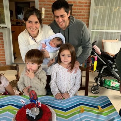 Casado, Padre de 3 hijos, Hincha de Racing Club y amante de la logística que más se puede decir!