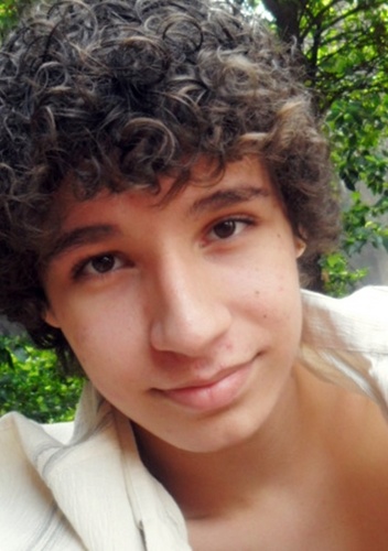 Colírio, blogueiro,gosto de viver a vida! lembre-se ninguém é melgor ou pior que ninguém :)