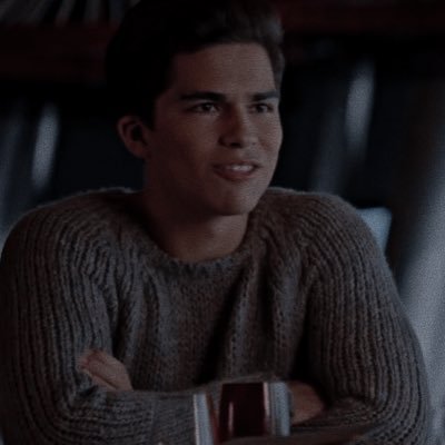 AvidusStygian's profile picture. [𝙼𝙸𝚁𝚁𝙾𝚁 𝚁𝙴𝙵𝙻𝙴𝙲𝚃𝙸𝙾𝙽. ] ——– You taught me the courage of stars before you left. ⠀ How light carries on 𝙚𝙣𝙙𝙡𝙚𝙨𝙨𝙡𝙮, even after death.