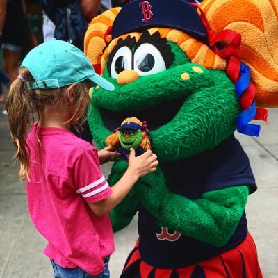 Hi, I'm Tessie! @Wally97's younger, smarter, wittier sister. I love the @redsox and this is my Official Twitter page!