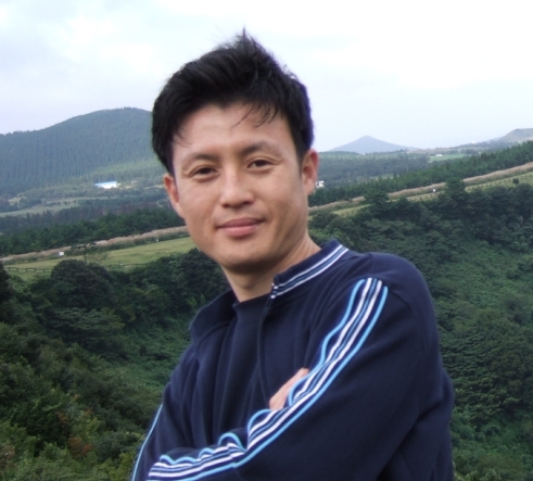 안녕하세요 
현시대를 살고있는 사람으로서 너무나 마음이 아픈 사람입니다 . 40대이상은 물론이고 10대20대 의젊은이들도 신부전증이나.심장병.당뇨병.암. 백혈병 등의 각종 성인병으로 죽어가고 있습니다
모든병을 치료가 아닌 치유로 하고싶은 사람임니다.