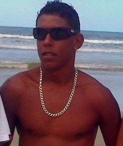 um kara q vivE o presente mas olha pra o futuro com desconfiaça