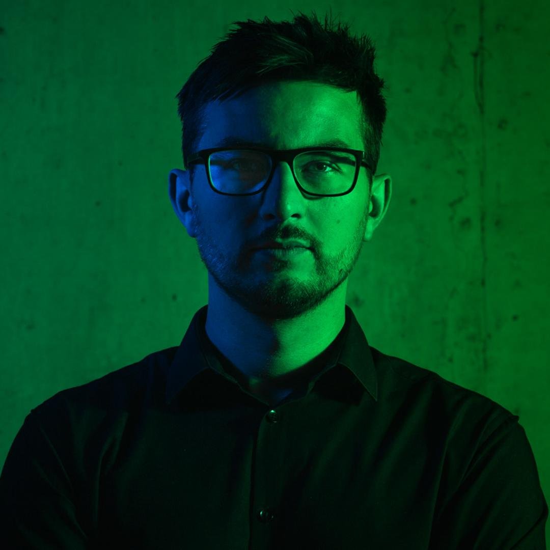 Business Owner, Creative Marketing & AI enthusiast.