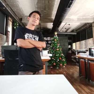AfectoAbil's profile picture. Bernyanyi diatas panggung yang megah dan besar .... 
tapi belom kesampaian 🤣🤣🤣
