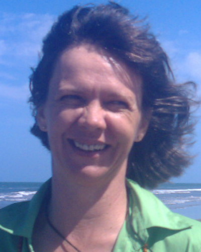 Professora aposentada na área de Arquivologia, Biblioteconomia e Ciência da Informação na UFSC.