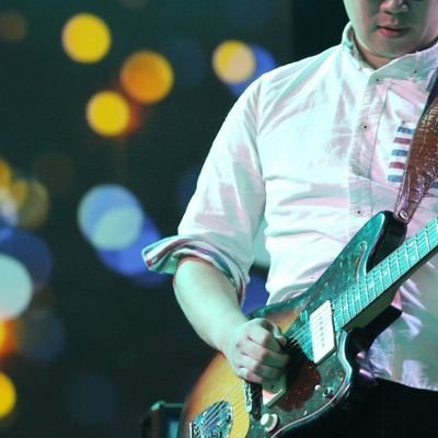 全て猫のお陰です。熊本から来ました。作詞作編曲ギター弾き。
works(敬称略):ELAIZA/坂本真綾/アイドルマスター(ミリオン、シャニ、SideM)/前橋ウィッチーズ/Liella! 等
楽曲制作、ギター教室は下記URLから。
※ギター教室新規受け付け一時停止中。再開の際は告知します。