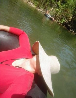 Dana02934458's profile picture. just here for the 🟥 ratio.