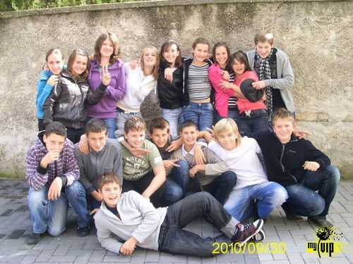 Nagyon szeretem a VIVÁ-t!!:D
Az megy itthon éjjel-nappal!
:D az a mindenem :D


VIVA Fan!