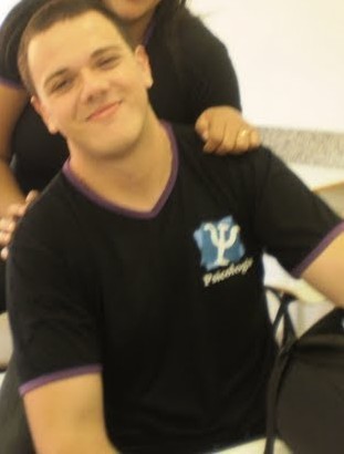 Estudante de Psicologia, fanático pela Sociedade Esportiva Palmeiras .