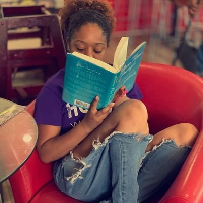 book lover📚 hug giver🤗 food adventurer 🍽 master's degree having👩🏿‍🎓 curly headed👩🏾‍🦱 Girl on Fiyahh 🔥