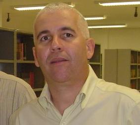 Professor, petista, amazonense de nascimento; acreano, por opção. Filho, pai e tio... rs... pessoa comum... busco viver intensamente.