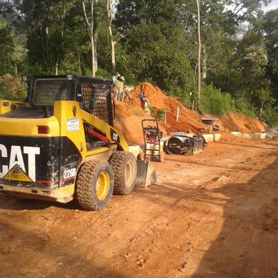 Equipos Disponibles

• Minicargador Caterpillar 226B

• Martillo Hidraulico H63

• Planta Estadio Terex Amida

Informes: 3007835715