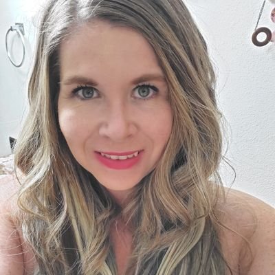 1st grade teacher in washington state. 👩🏫🍎
wifey and mommy to 🧒🧒👧👧
Dog and kitty mom 🐶🐱🐱🐱🐱