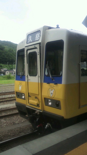 meriod10's profile picture. いろんな界隈からこんにちは。同人音楽とか鉄道とかテレビ局とかが好きなオールドタイプヲタクです。 行きたいイベントもいっぱい。普段は雑多なＲＴばかりです。
駅のホームの長さを調査して鉄道に関して考察してたりホームの端から見える景色を上げてたりします。https://t.co/xYnGOxPKeA