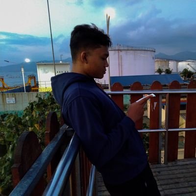 MuzzakiZamharir's profile picture. 