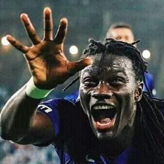 عشقي وحياتي هو الهلال💙🖤💙🖤
غوميز الأسد مرعب الخصوم
هو لاعبي المفضل ❤️