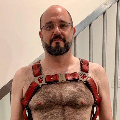 50yo vers daddy (hubby may watch) seeks smooth twink/twunk/jock for NSA raw fun. Felch, snowball, ass-to-mouth (no scat). Love to film.