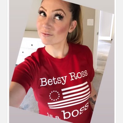 Owner, Kelli's Kupcakes • Trump Finance Team • WA🌧➡️AZ☀️ • 🦈 lover • Saving 🌎 • Seaworld SUCKS • Pat's Fan ♥️💙🏈 • MAGA 🇺🇸