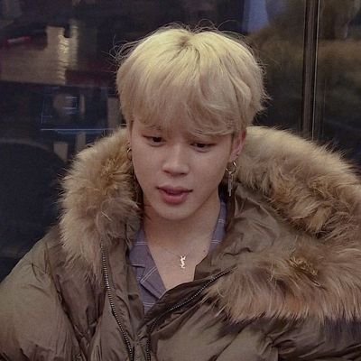 ᴰᵒ ⁿᵒᵗ ʲᵘᵈᵍᵉ ᵃ ᵇᵒᵒᵏ ᵇʸ ⁱᵗˢ ᶜᵒᵛᵉʳ. ᴰᵒⁿ'ᵗ ᶜʳⁱᵗⁱᶜⁱᶻᵉ ᵇᵃⁿᵍᵗᵃⁿ ⁱᶠ ʸᵒᵘ ᵈᵒⁿ'ᵗ ᵏⁿᵒʷ ʰⁱˢ ˢᵗᵒʳʸ. ᴸᵒᵛᵉ ʸᵒᵘʳˢᵉˡᶠ. ♡
