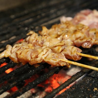 マツコの知らない世界で紹介されたカレーちゃんぽん❗焼鳥やジンギスカンが人気の居酒屋🥩社長は北海道🗺️若女将は九州🐱12~18名様で貸切🏠️🍺初めてのお客様も⭕席数も少ないので週末ご予約はお早めに☎️姉妹店らーめん ひんま駅前サンロード店🍜
#鳥取市
#居酒屋
#焼き鳥
#ジンギスカン
#貸し切り