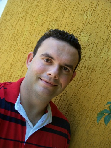 Sou Colunista Social, Diretor Municipal de Cultura e Imprensa de Getulina .. Uma pessoa super feliz, de bem com a vida .. 37 anos bem vividos!