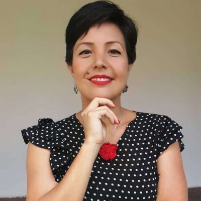 Caraqueña, historiadora, docente-investigadora de la UCV y UNEARTE, madre de dos, bailarina de danza tradicional y cultivadora de lo sagrado femenino
