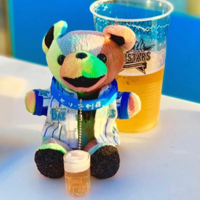 Shun_____'s profile picture. すべてをバンド活動に捧げた時代はもう昔のこと。いまは音楽-野球-お酒とともに平和に暮らしています。フジロッカーはだいたい友達。こちらでも呟いてます。→ https://t.co/XsRoCGhb7x I☆フジロック、I☆横浜DeNAベイスターズ、I☆BEER