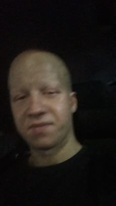 DonnarumaE's profile picture. sono vincenzo x esattezza sono calabrese doc da rossano calabro sono un tifoso sfegatato rossonero lavoro cn dignita serieta da 16 anni mi piace cantare