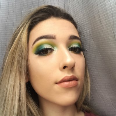 19 👩🏼 | Canada 🇨🇦 | makeup 💄 | self taught 💋 | erica.macneil15@gmail.com 💌