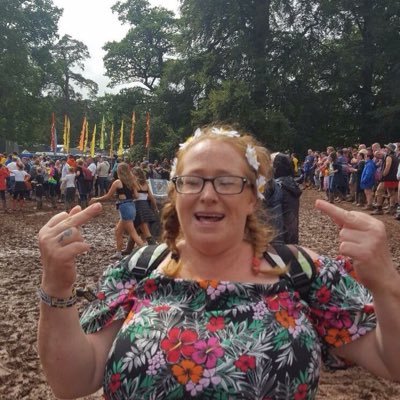 lover of horror films and music.. pink Floyd, kings of Leon the Beatles and many more. I love the word cunt 😀
