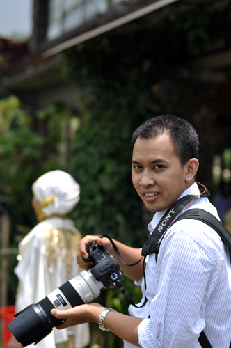 UkyHandoko's profile picture. Photographer, Visual Artist, Web Developer, and a Father