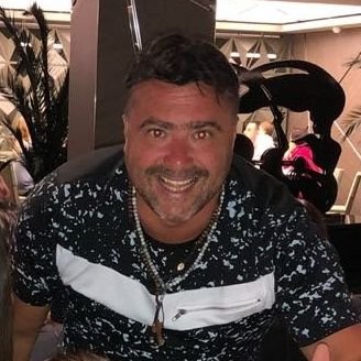 amigo, hijo, padre, esposo, abogado, pasional, idealista y leonino. HUMANO y THE PUNISHER (mezclado el orden adrede)