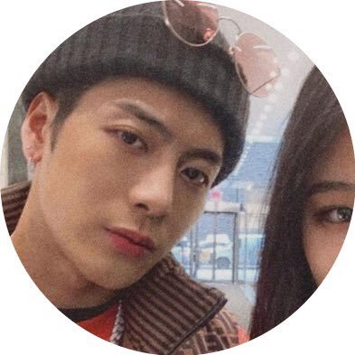 ividble's profile picture. 📎; 𝐅𝐚𝐯𝐫𝐞 𝐝𝐞 𝐈𝐧𝐨𝐮𝐞. Regido bajo el sol de escorpio; amante del té, las noches frías y de la compañía de su esposo. Padre orgulloso de Dante y Leyla.