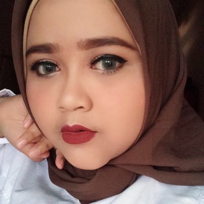 candraaninda's profile picture. Bio-nya masih amburadul..