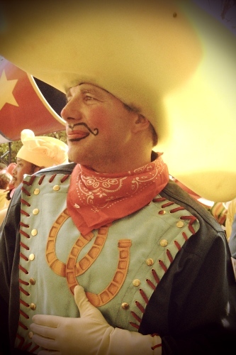 Backstage look at the @MacysParade from one confetti-slinging, crowd-rousing, non-nightmare-producing clown. View's expressed are not that of Macy's, Inc.
