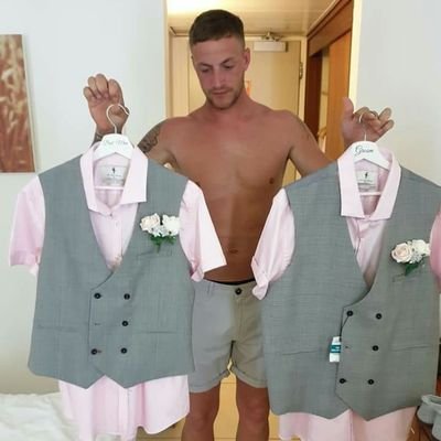 33 Years old
I have a beautiful 13yr old daughter, and a 2yr old, my absolute world.🌍💕 Fun Loving🥰, All Round Nice Guy!! 🤔😉