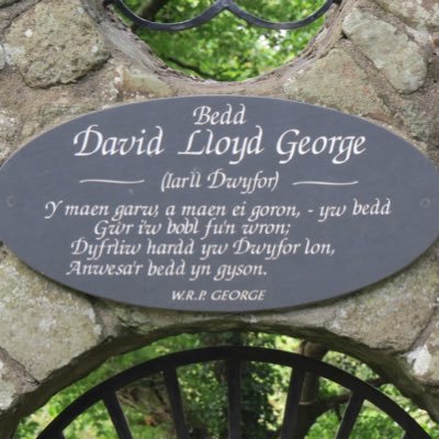 Mae dros 25,000 o englynion bedd ledled y byd, o 1658 hyd heddiw. Diogelwn ein treftadaeth. Welsh language strict-metre grave elegies - the tradition lives on.