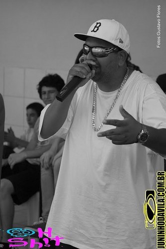 Mc, Compositor, nascido em 1988, em POA RS, na cena do RAP desde 2009, no momento com trabalho nas ruas, MIxtape chamada Meu limite eu quem Faço!