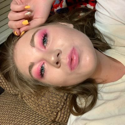You just don’t know how beautiful you are, baby that’s my favorite part.