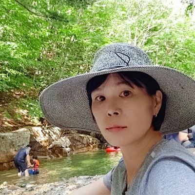 사람사는세상.사람이먼저다...국민위해 소통하고 정의와 상식.기회와 도전을 바랄수있는 정상적인 나라로 한걸음 내딛는 5월대선!다신 이게 나라냐 그런 참담함은 끝장나야합니다